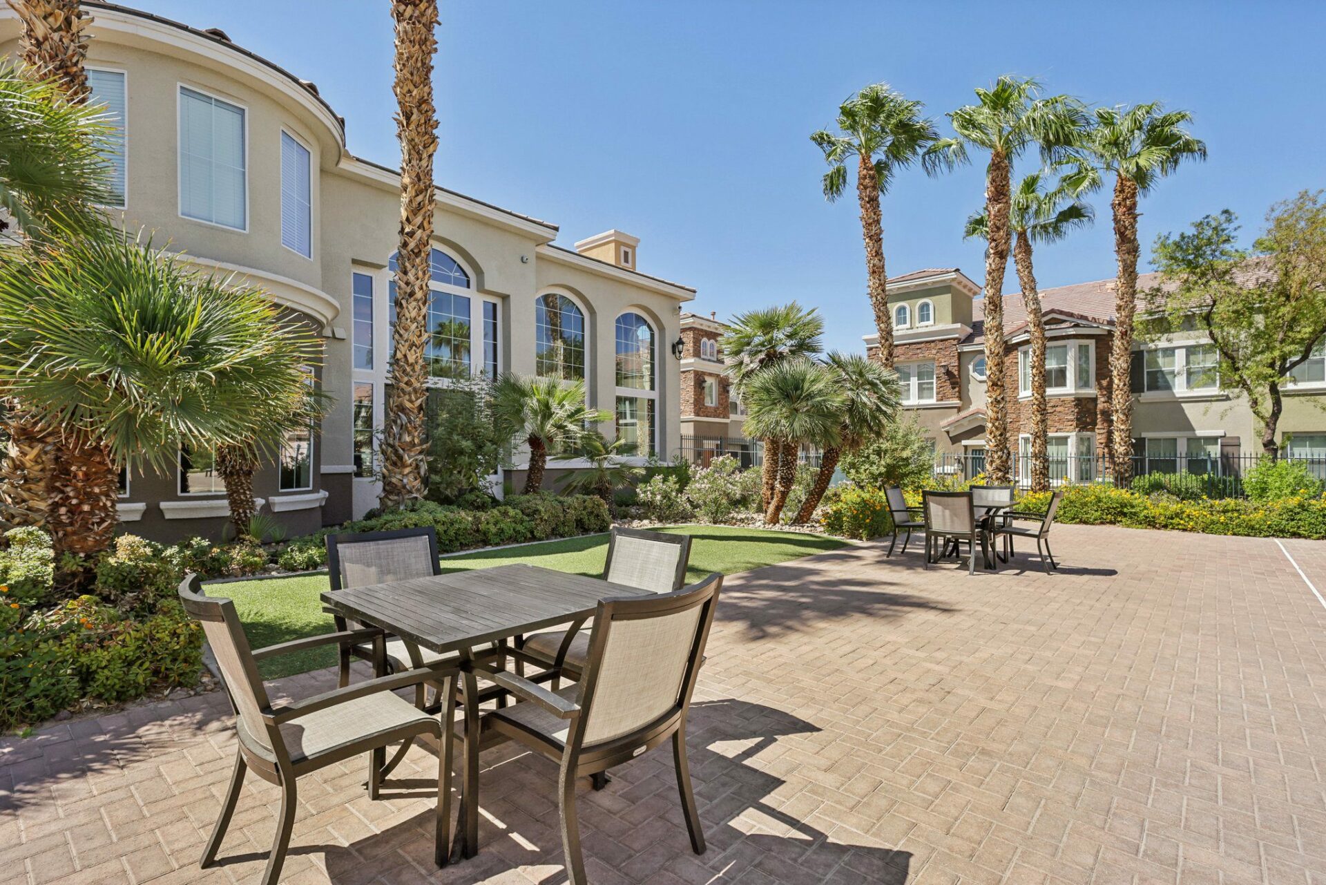 Arzano Amenities