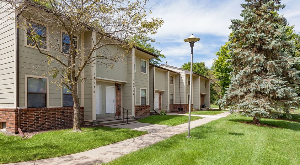 Avalon Place Apartments DeWitt Exterior