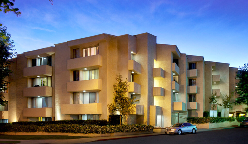Barry Apartments Exterior