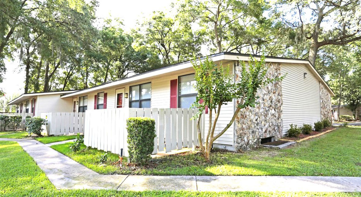 Bentwood Apartments exterior