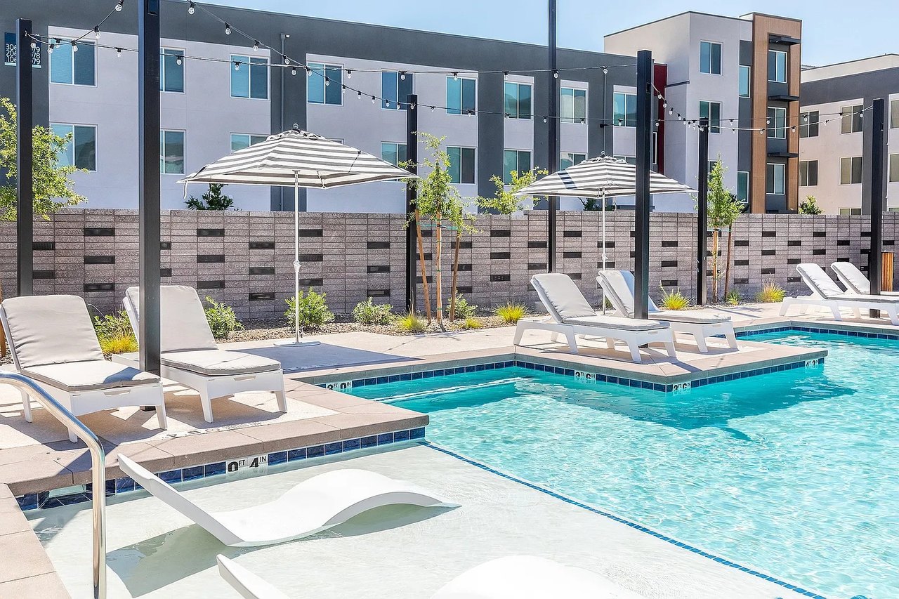 Birchway Tropicana Exterior