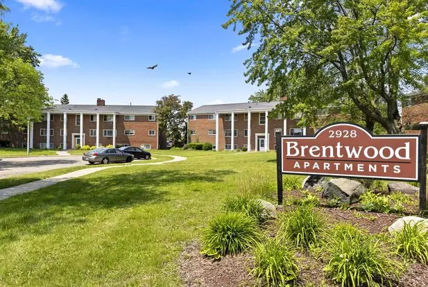 Brentwood Apartments Lansing exterior