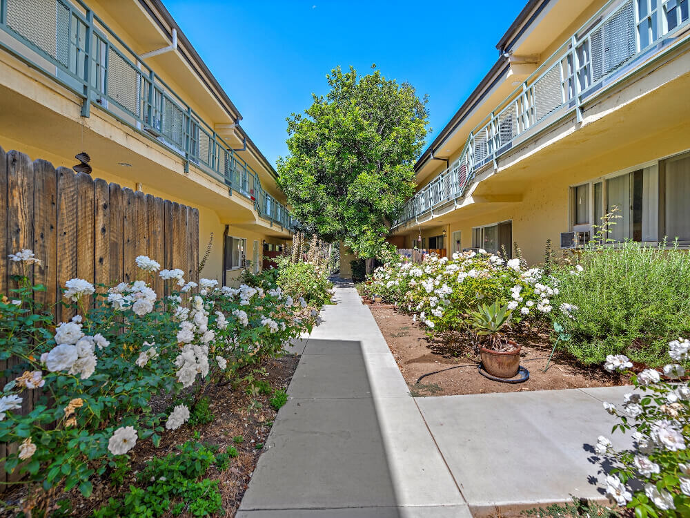 Brentwood by the Park Exterior