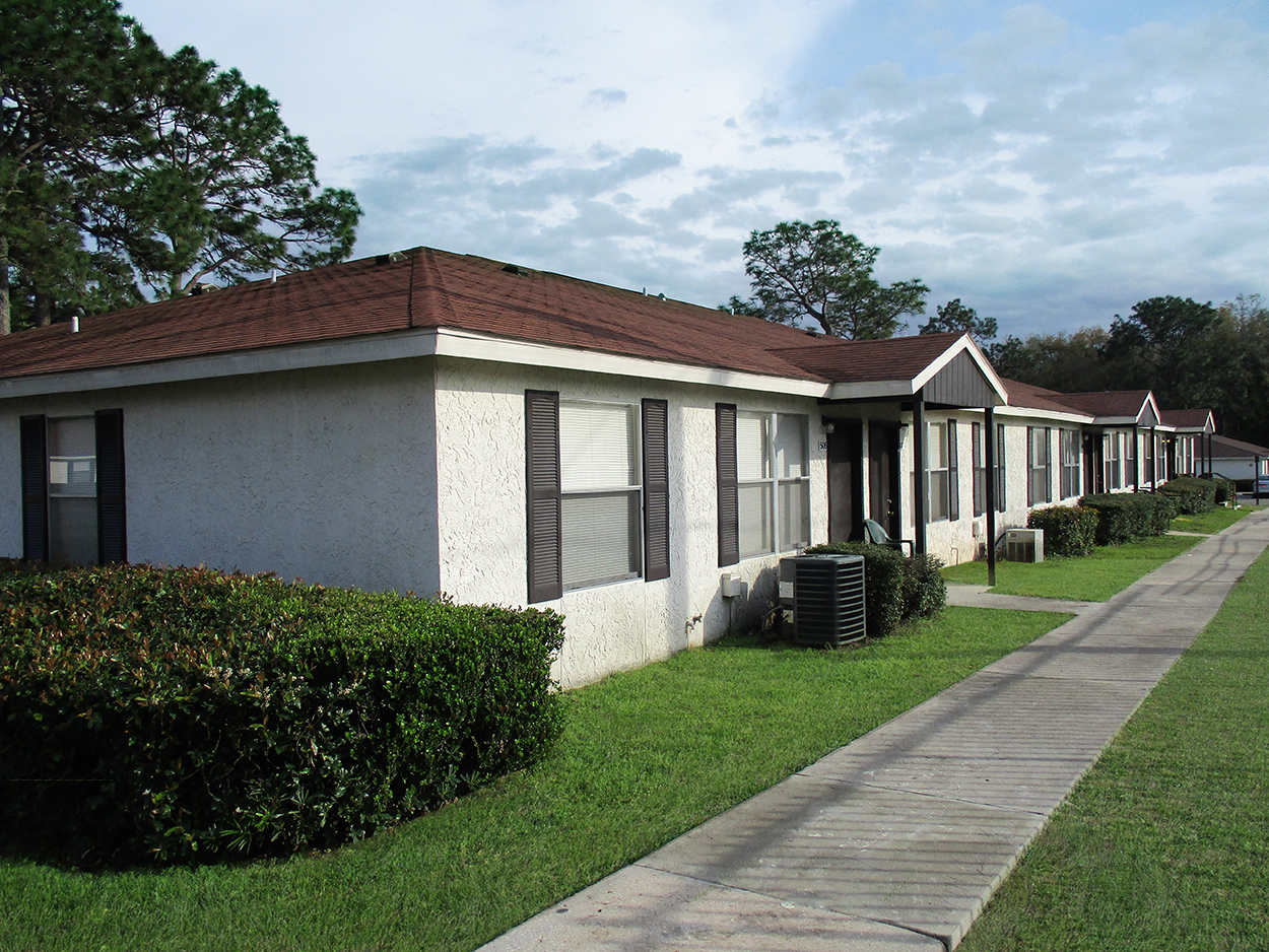 Briarwood Manor Exterior