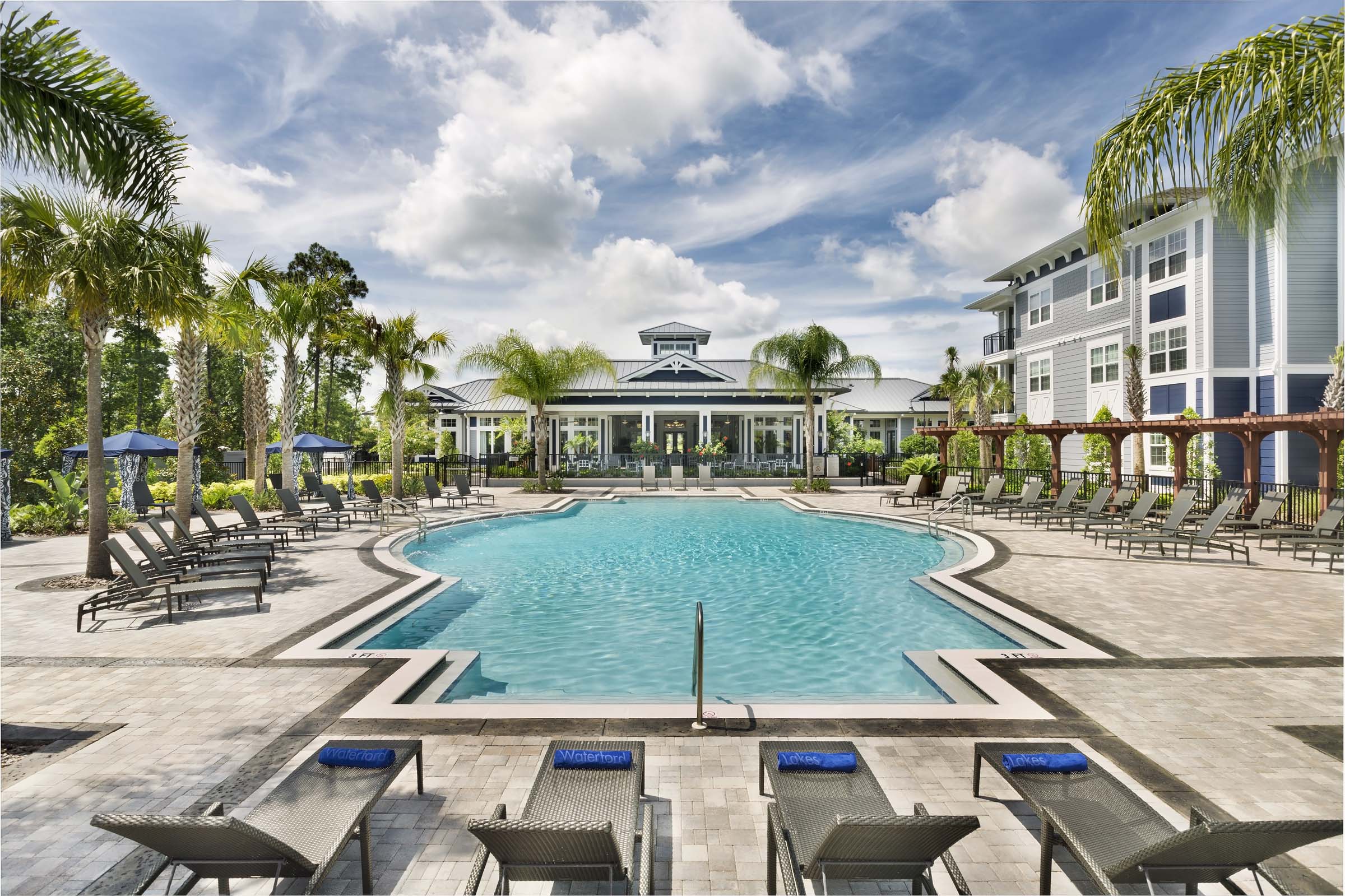 Camden Waterford Lakes exterior
