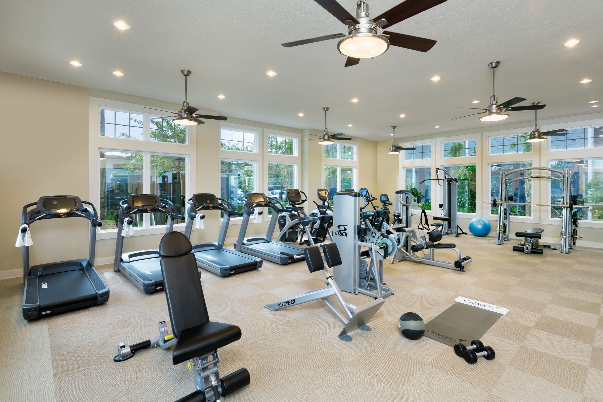 Camden Waterford Lakes Amenities