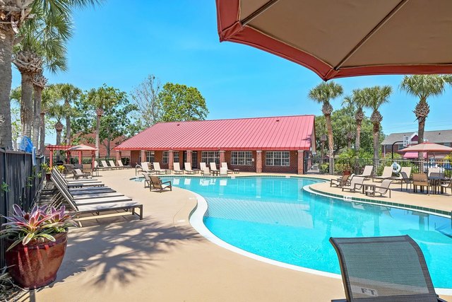 Campus Crossings on Alafaya exterior