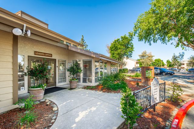 Carmel Pointe Apartments exterior