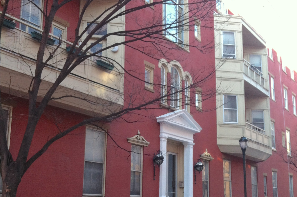 Colonial Apartments Exterior