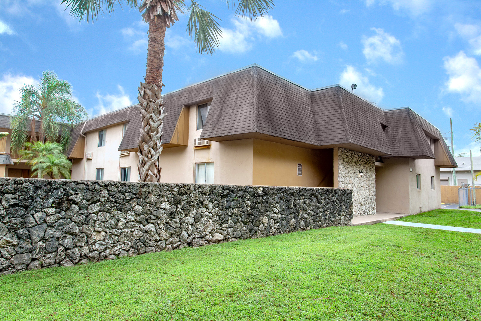 Country Club South Apartments Amenities