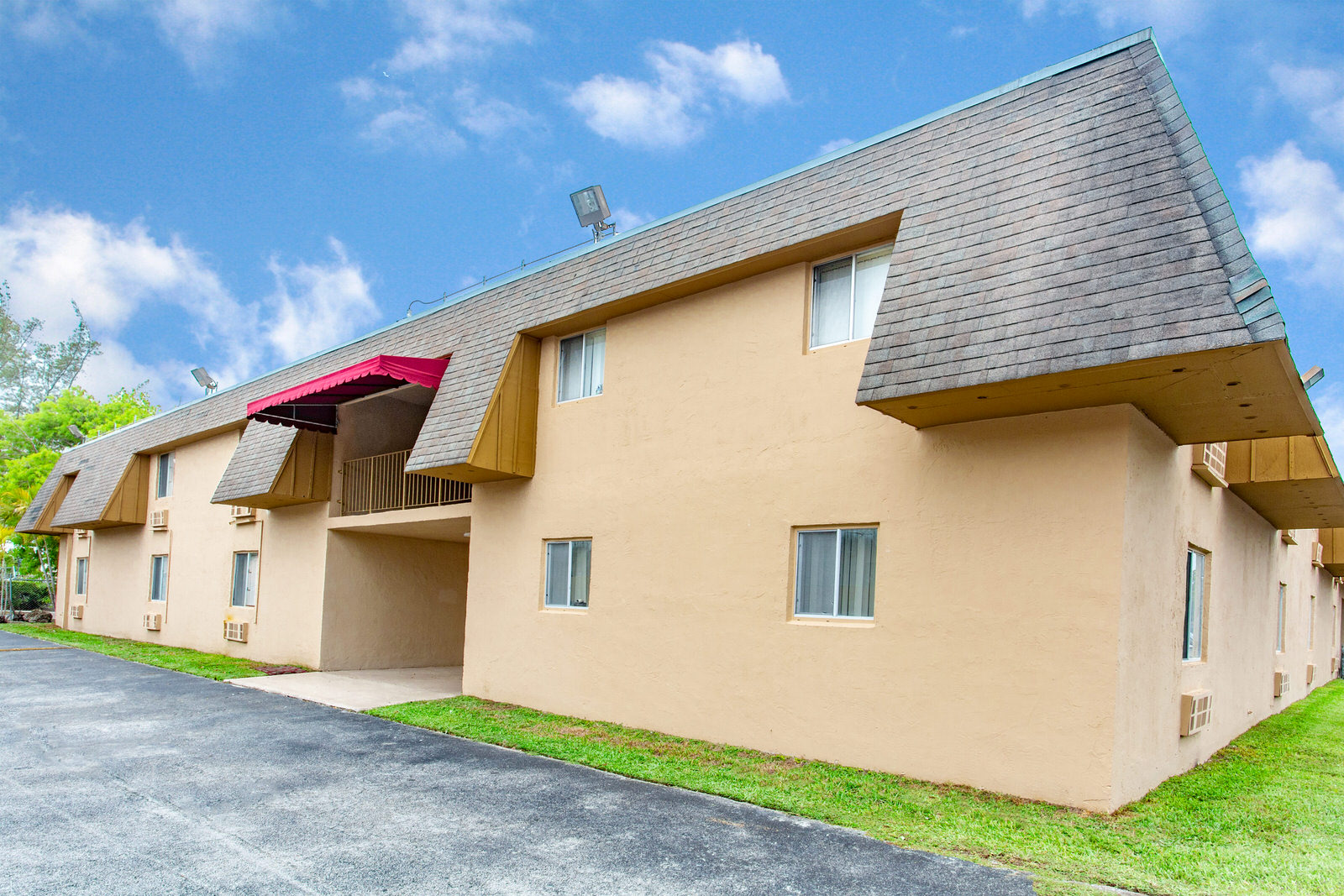 Country Club South Apartments exterior