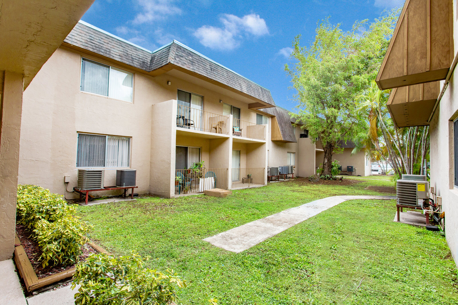 Country Club South Apartments Exterior