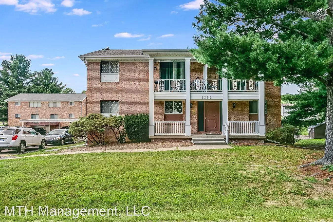 Creekwood Apartments Holt Exterior