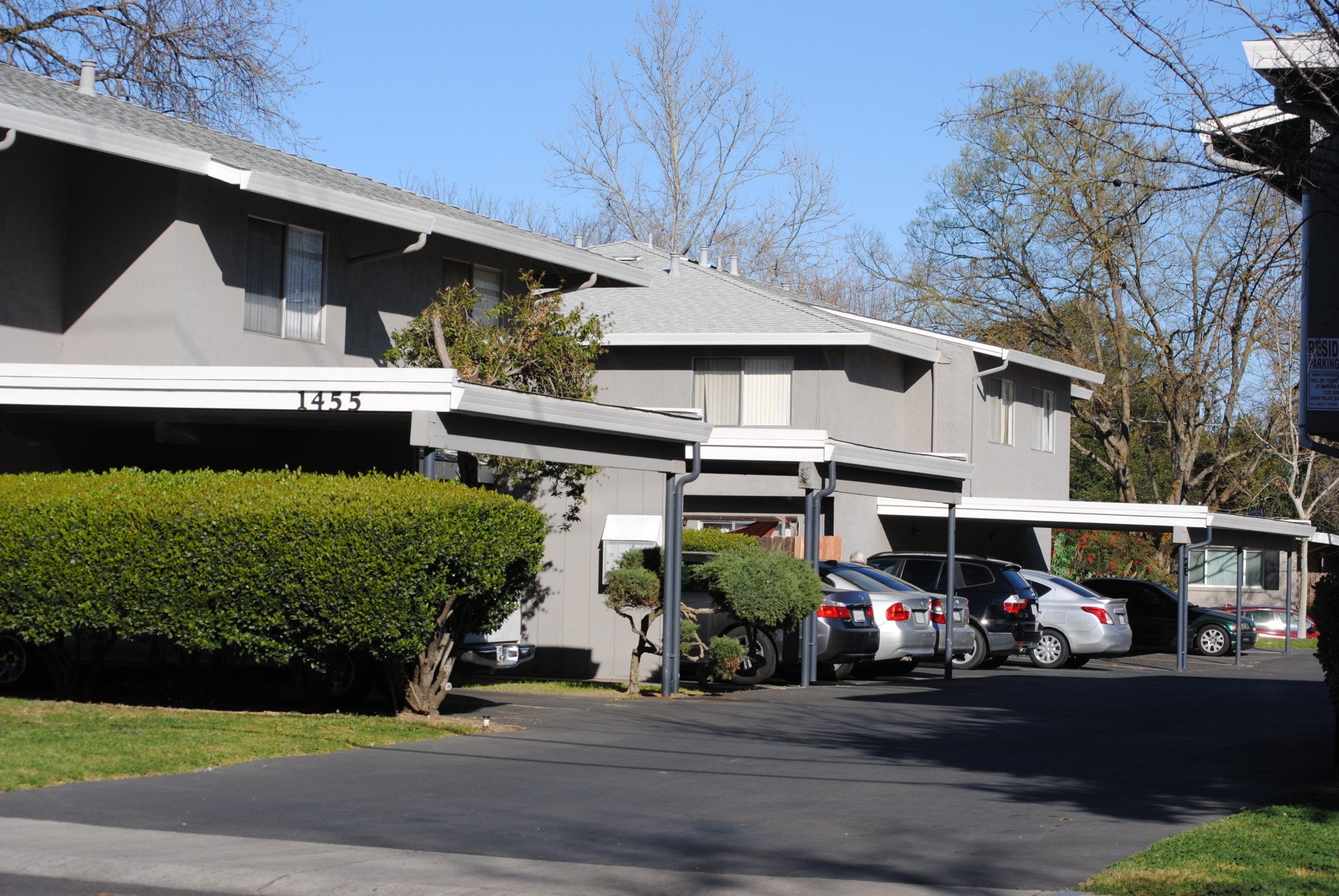 Crescent Villa & Regency Arms Townhomes exterior