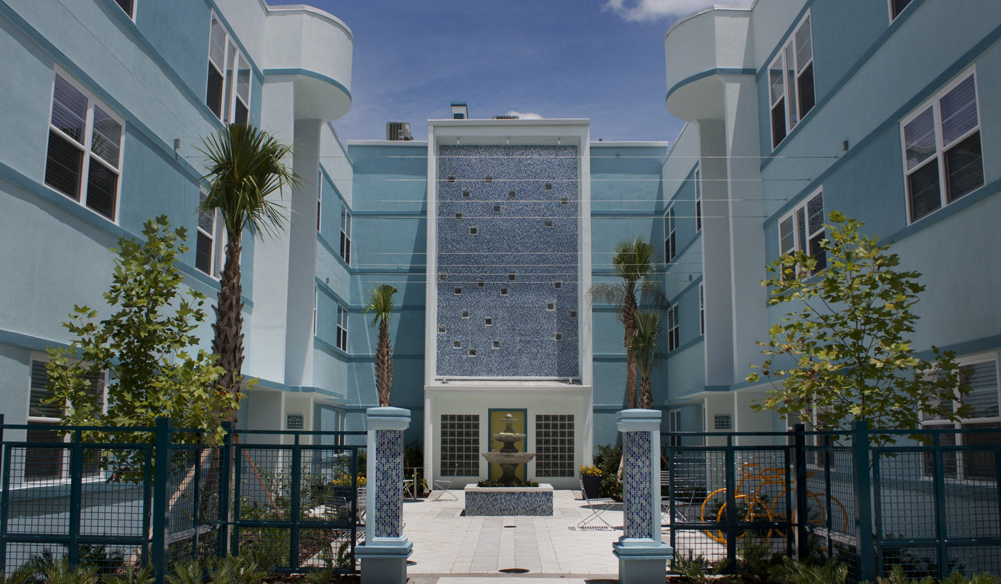 Deco 39 Exterior
