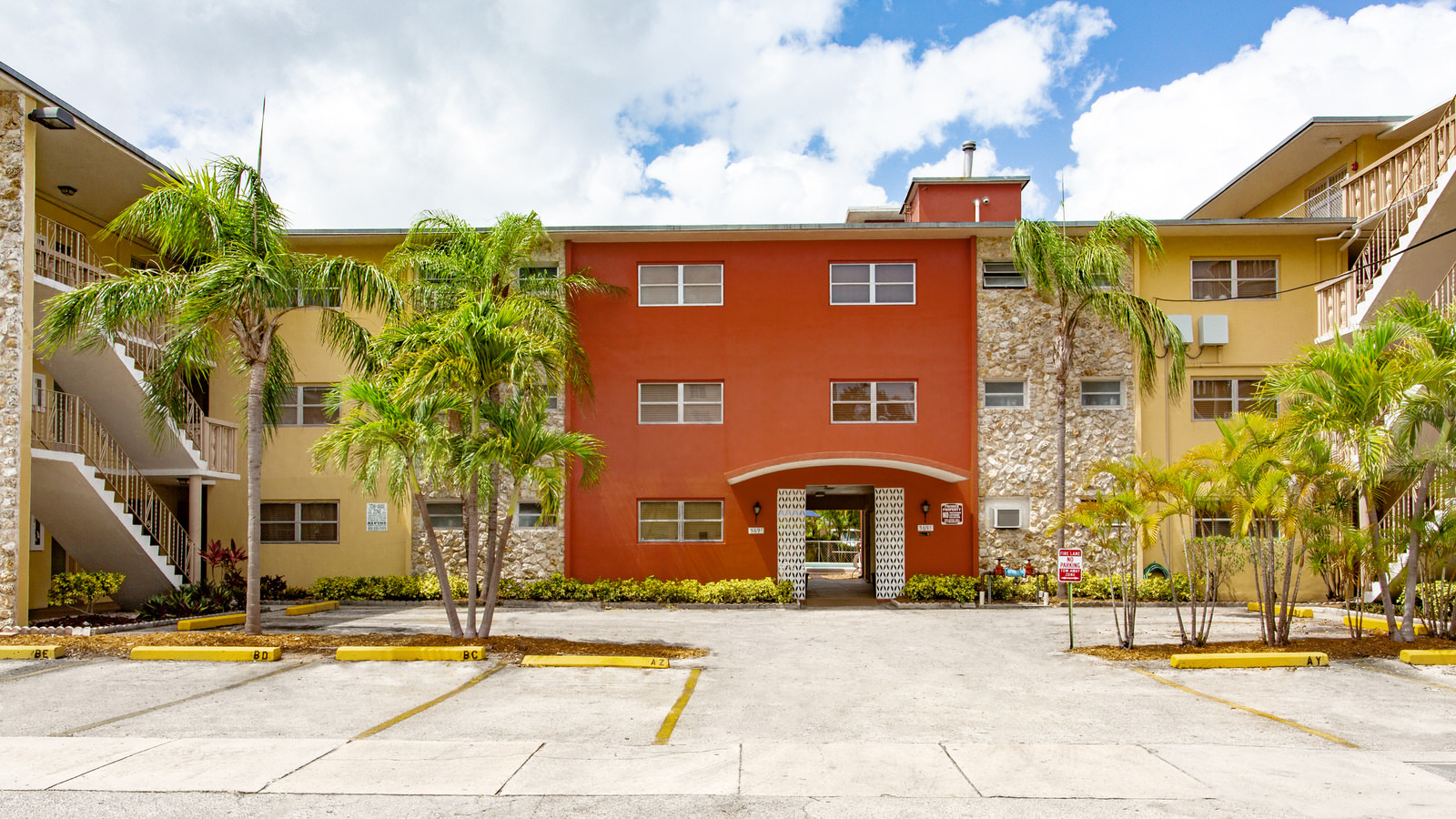 Douglas Townhomes Apartments exterior
