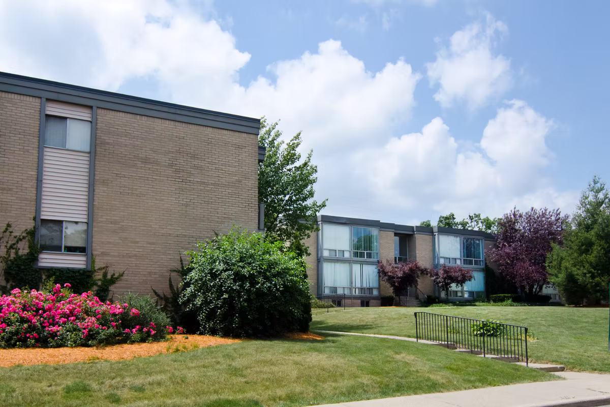 East Knolls Apartments Amenities