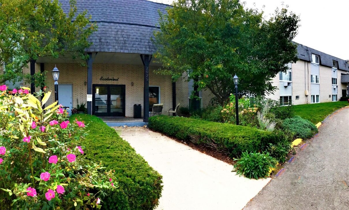 Eastwind Apartments Exterior