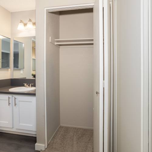 Ellington Apartments Amenities