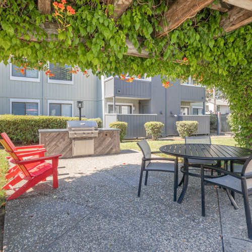 Ellington Apartments exterior