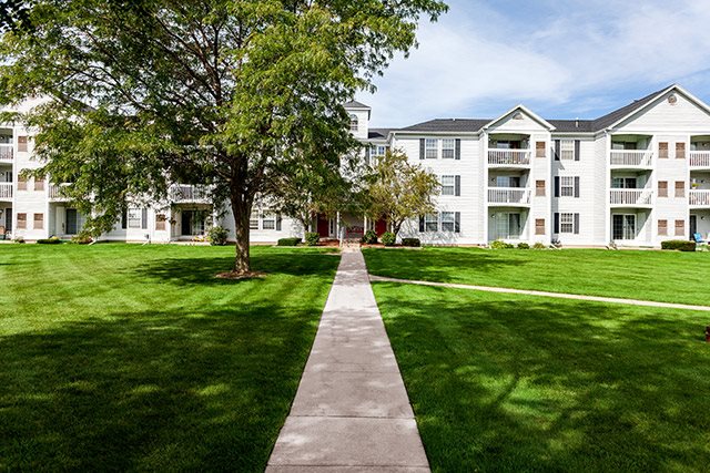 Fairfax Apartments Lansing Exterior
