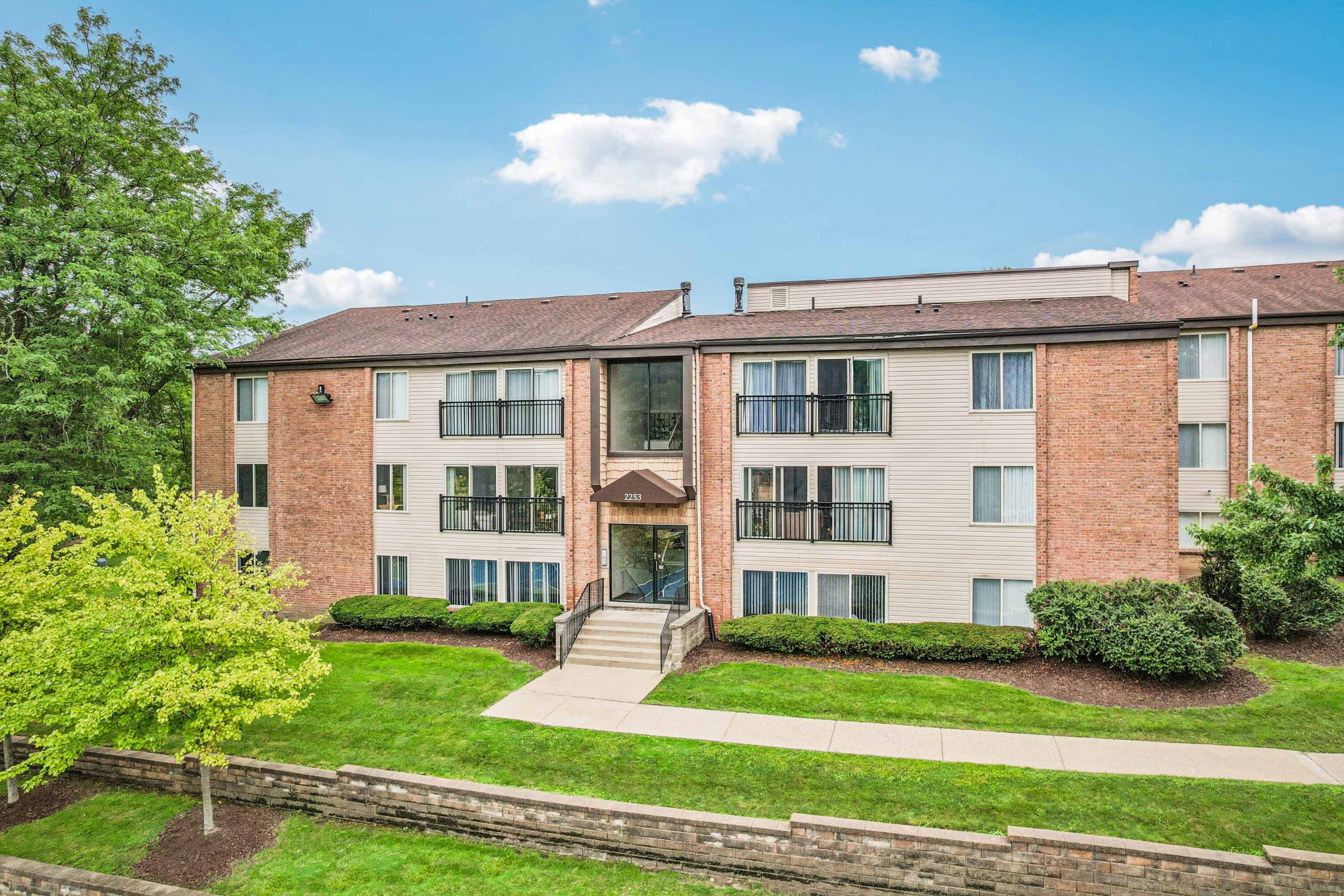 Glencoe Hills exterior