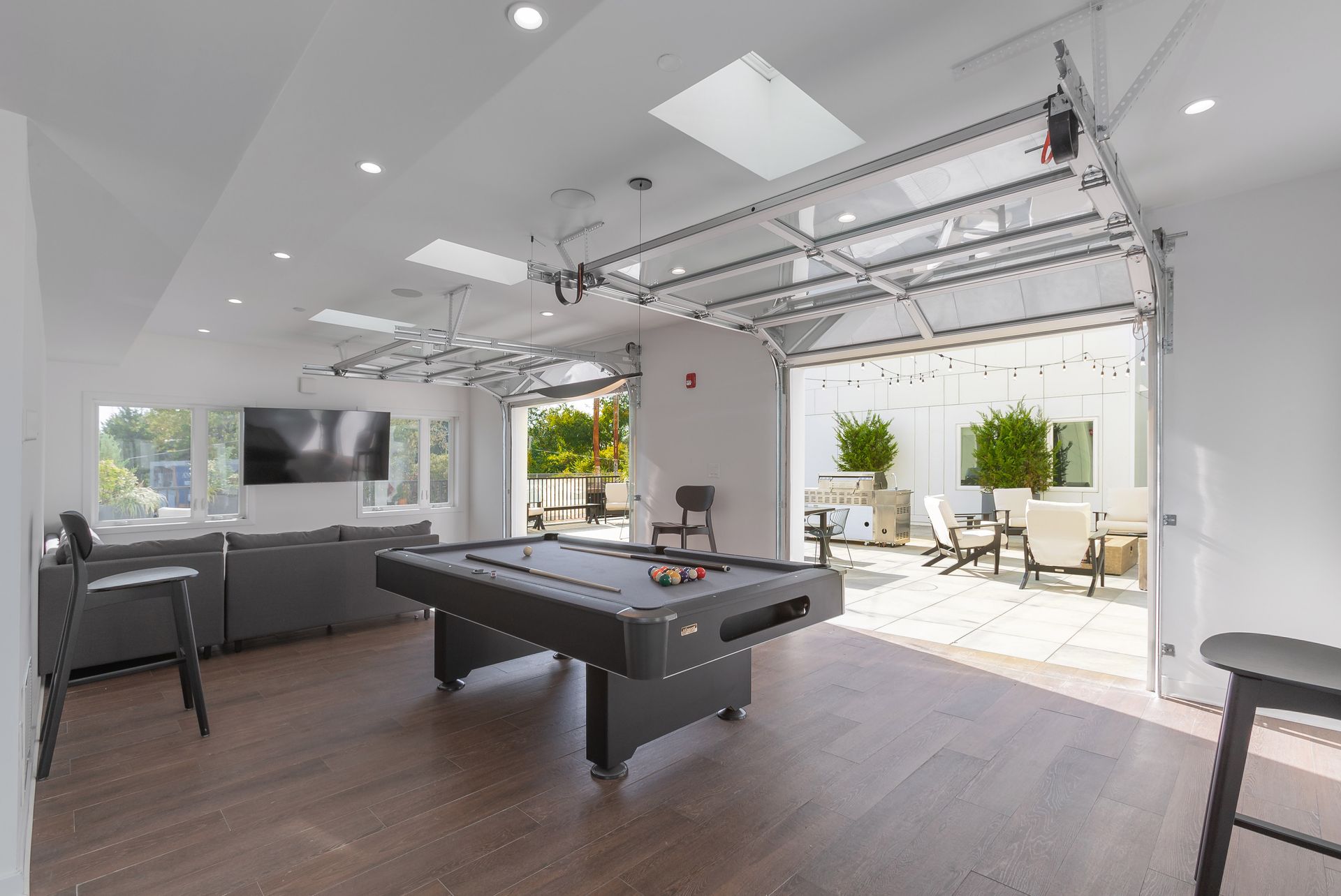 Graduate Pointe Exterior