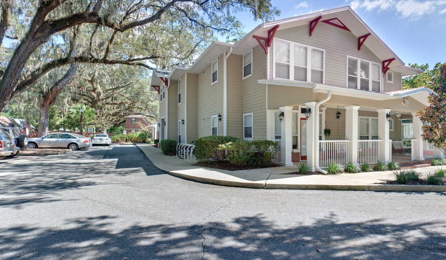 Heritage Oaks Apartments exterior