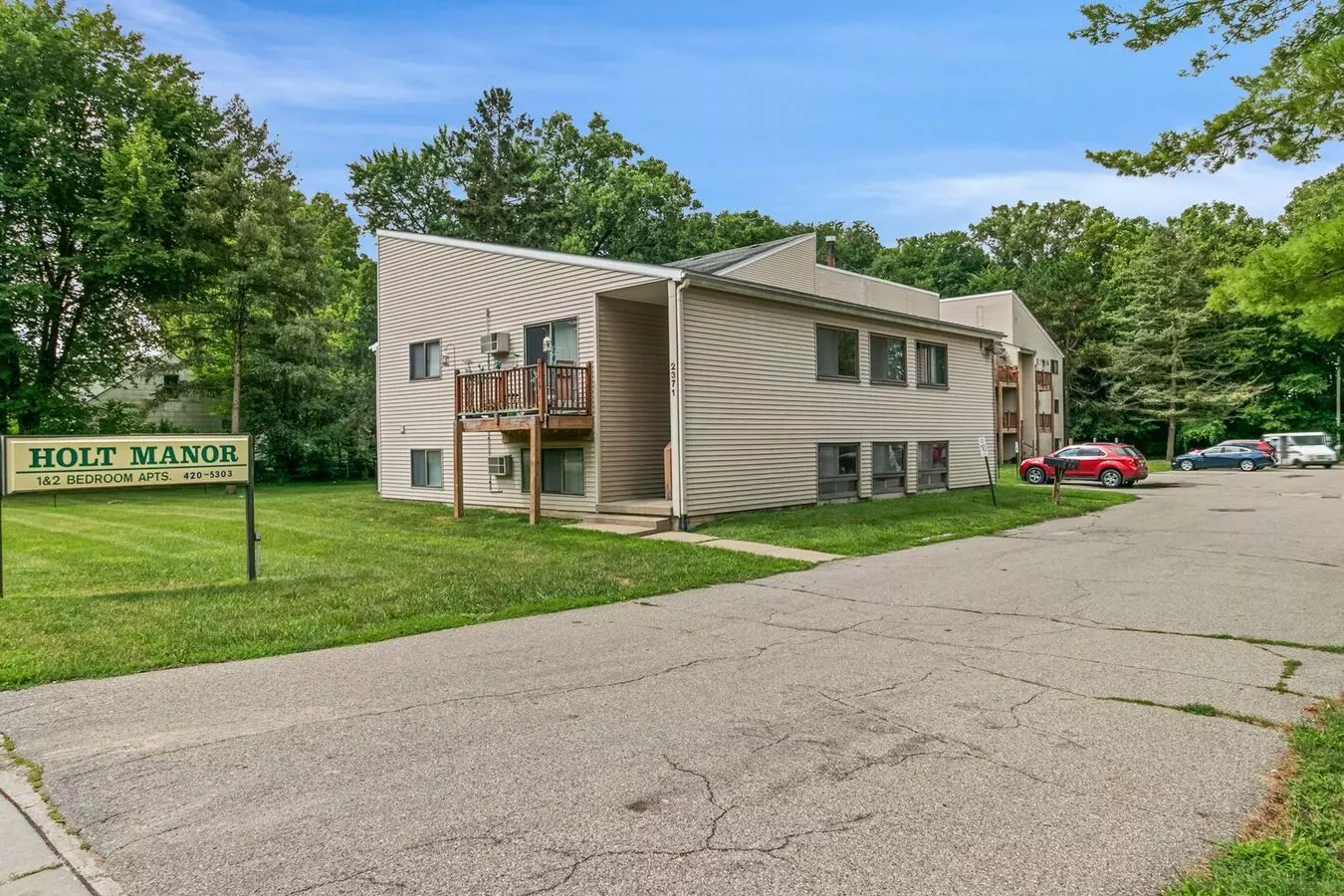 Holt Manor Apartments Amenities