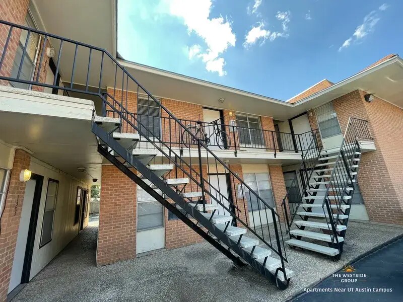 Hyde Park Court exterior