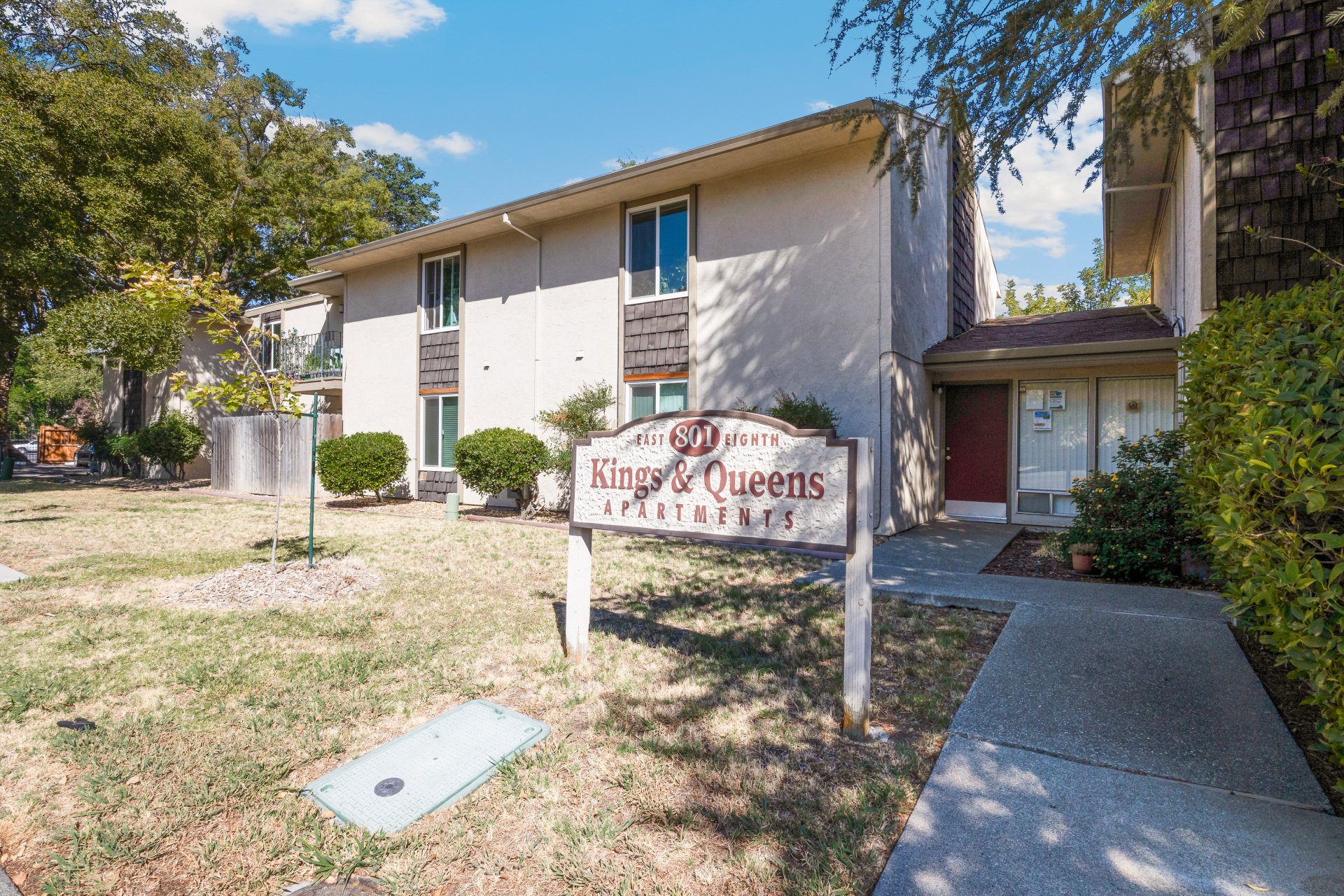 Kings & Queens Apartments Exterior