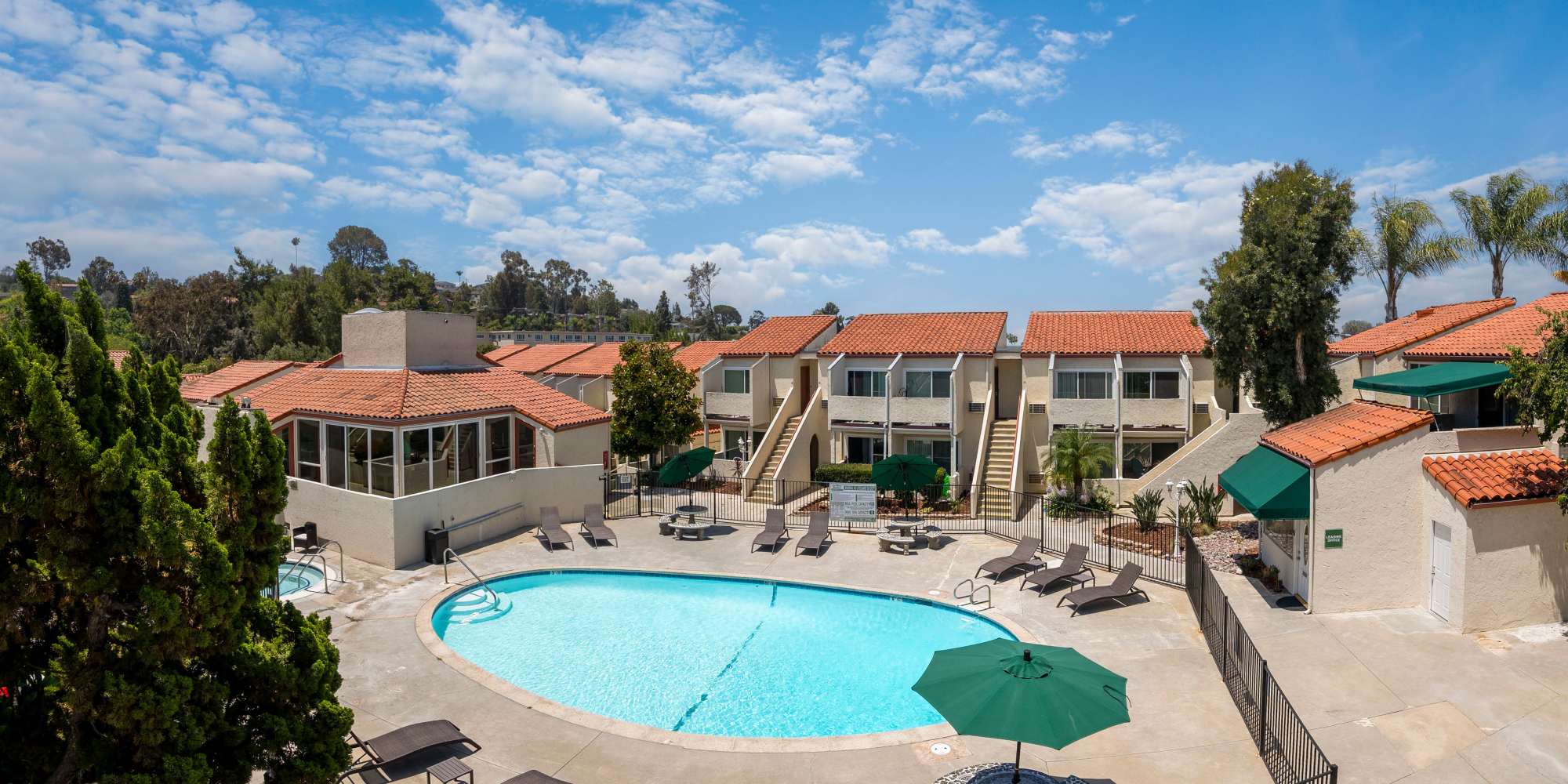 La Mesa Gardens exterior