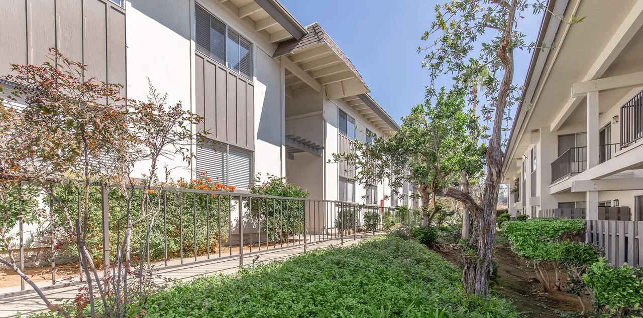 La Mesa Spring Gardens exterior