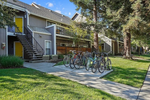 La Salle Apartments Exterior