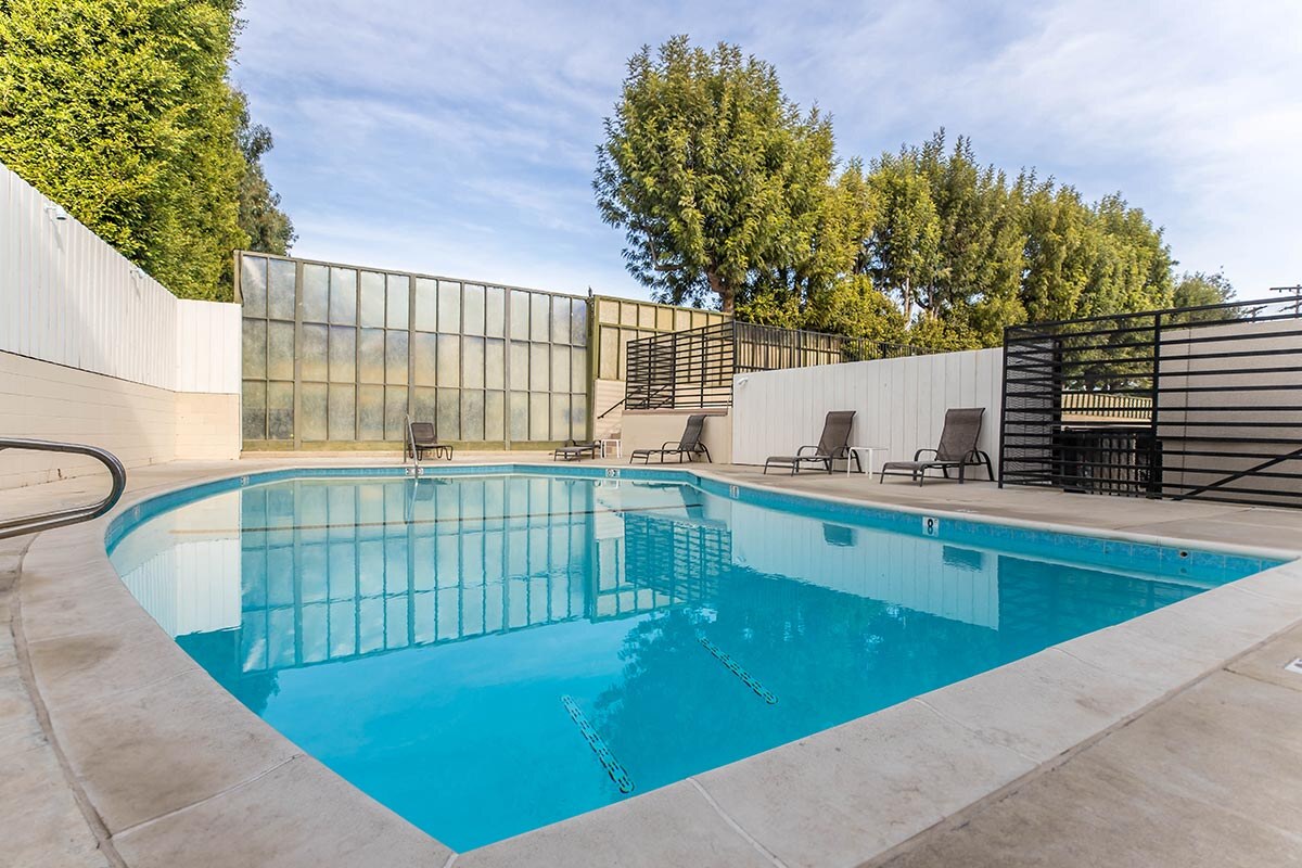 La Vicente Apartments exterior