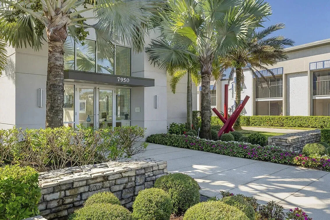 Lakeside Villas exterior