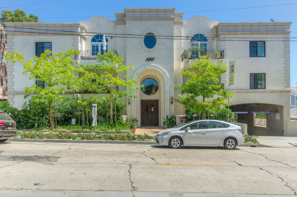Le Beauvoir Apartments Exterior