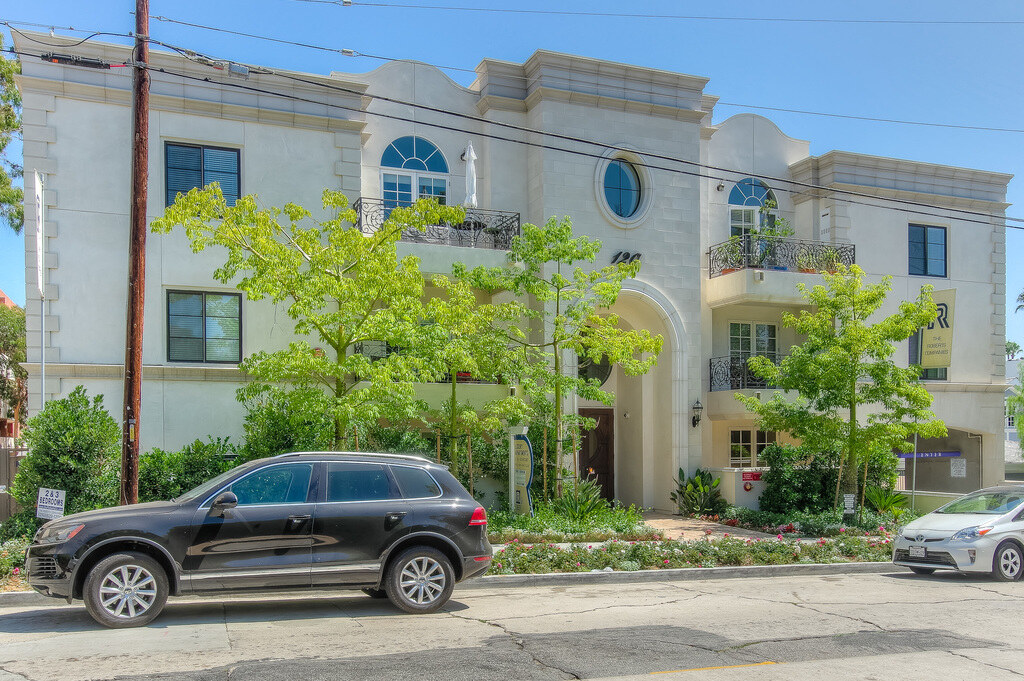 Le Beauvoir Apartments exterior