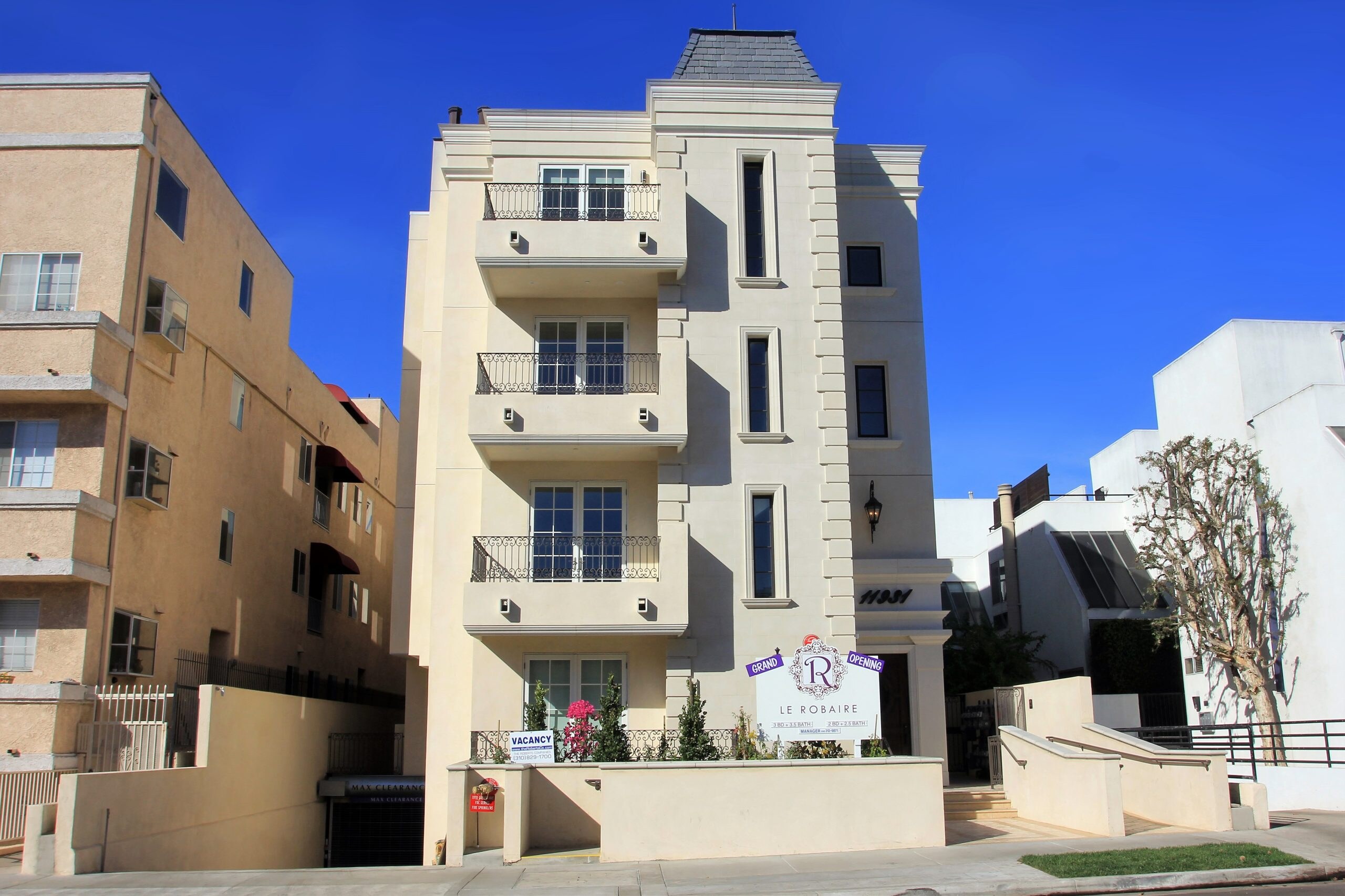 Le Robaire Apartments Exterior