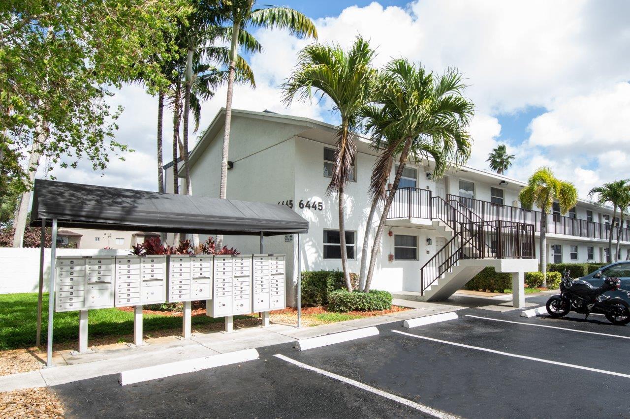 Legacy Amanda Palms Exterior