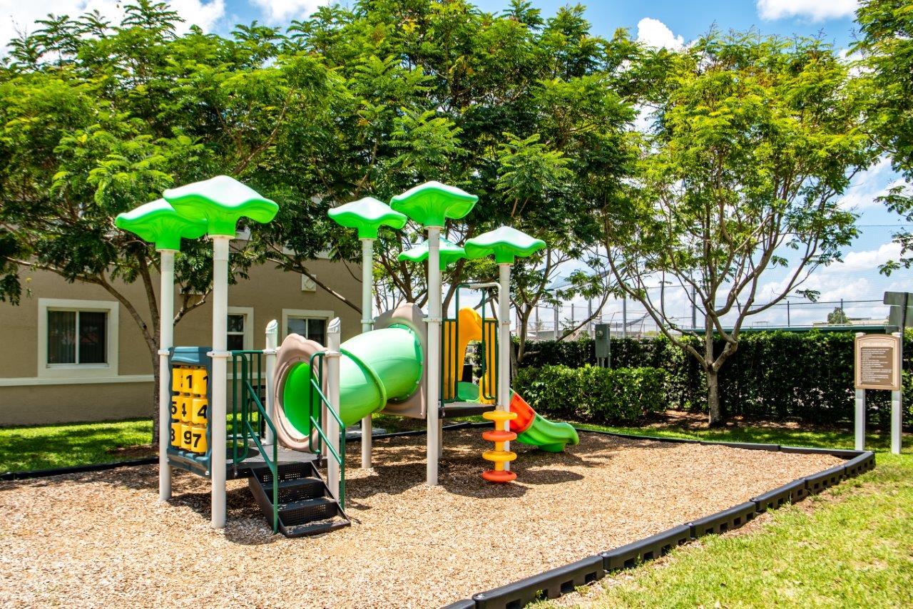 Legacy Coral Palms Amenities