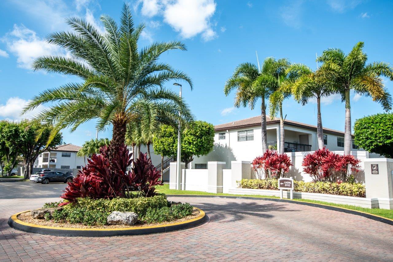 Legacy Palm Isle exterior