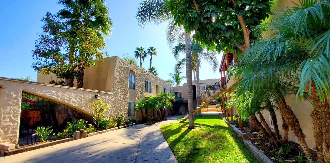 Lemon Gardens Apartments Exterior