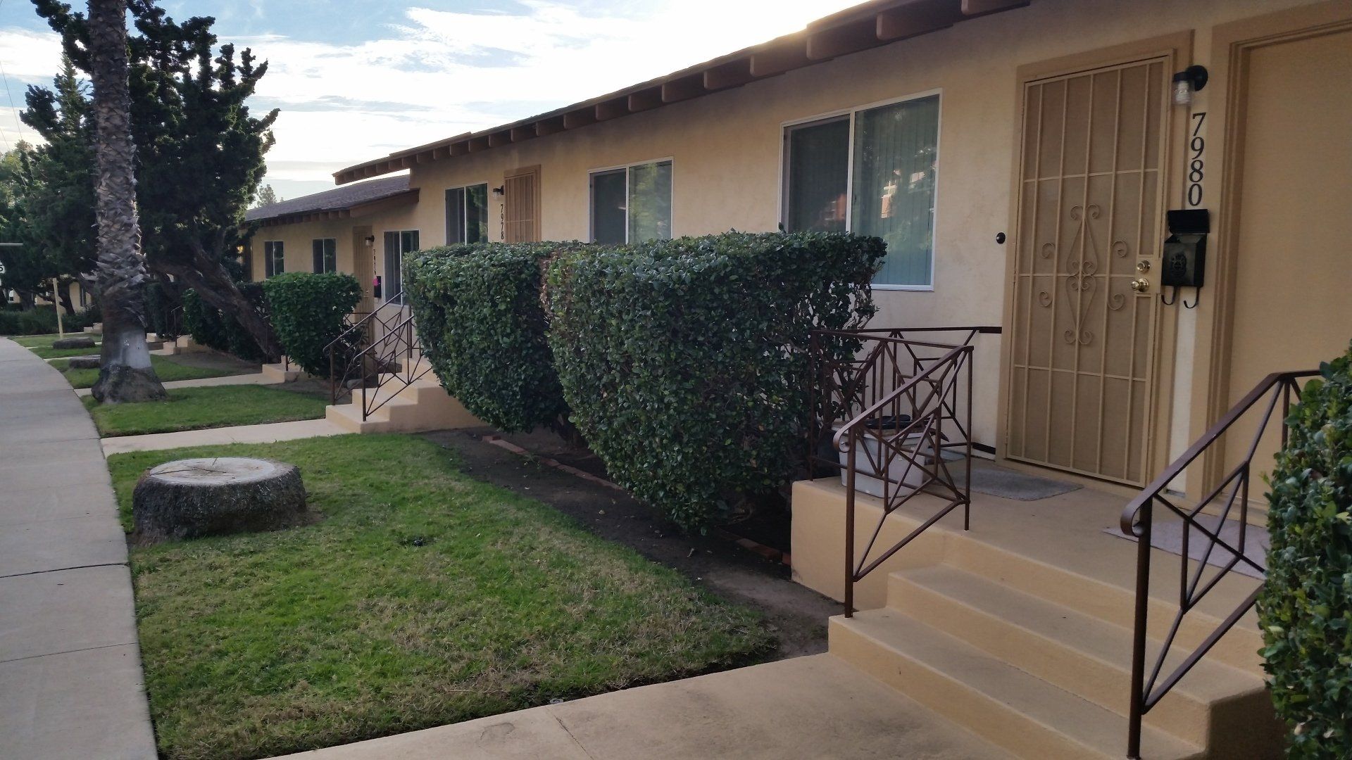 Lemon-Normal Gardens Apartments exterior
