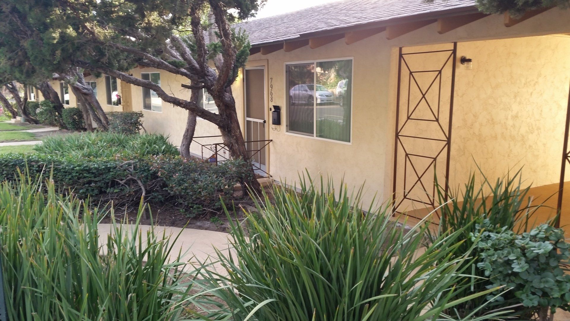 Lemon-Normal Gardens Apartments exterior