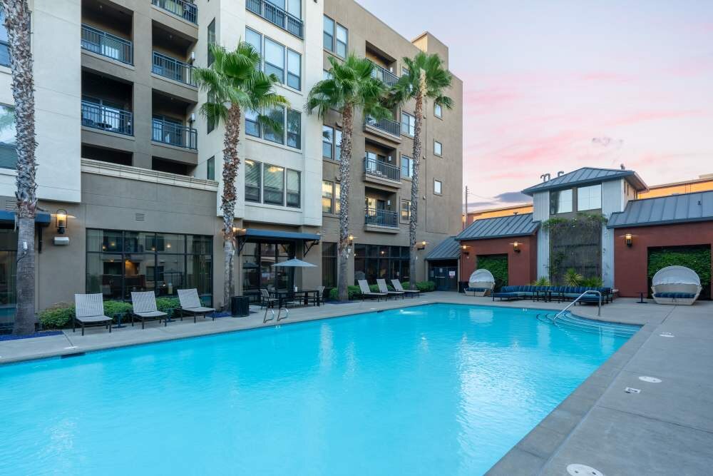 LINQ Midtown Exterior