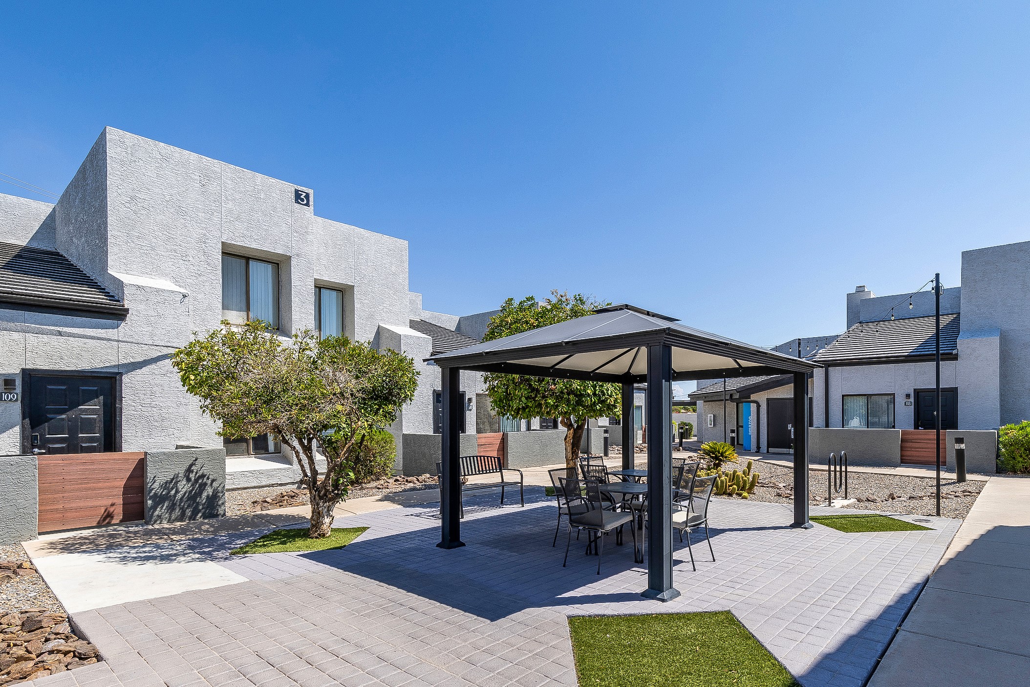Lion Tempe Exterior