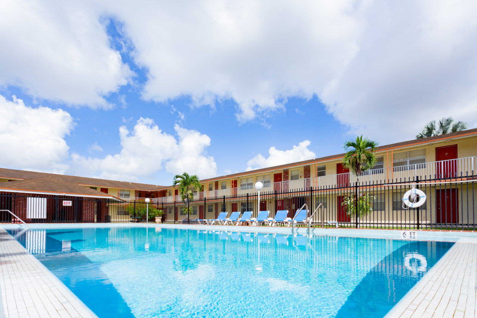 Ludlam Plaza Apartments exterior