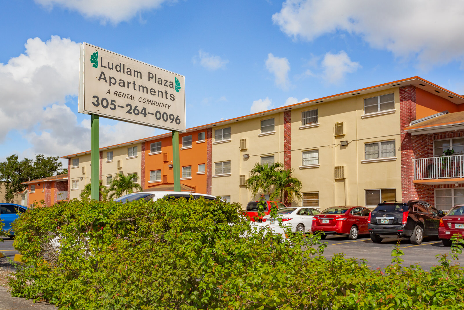 Ludlam Plaza Apartments exterior