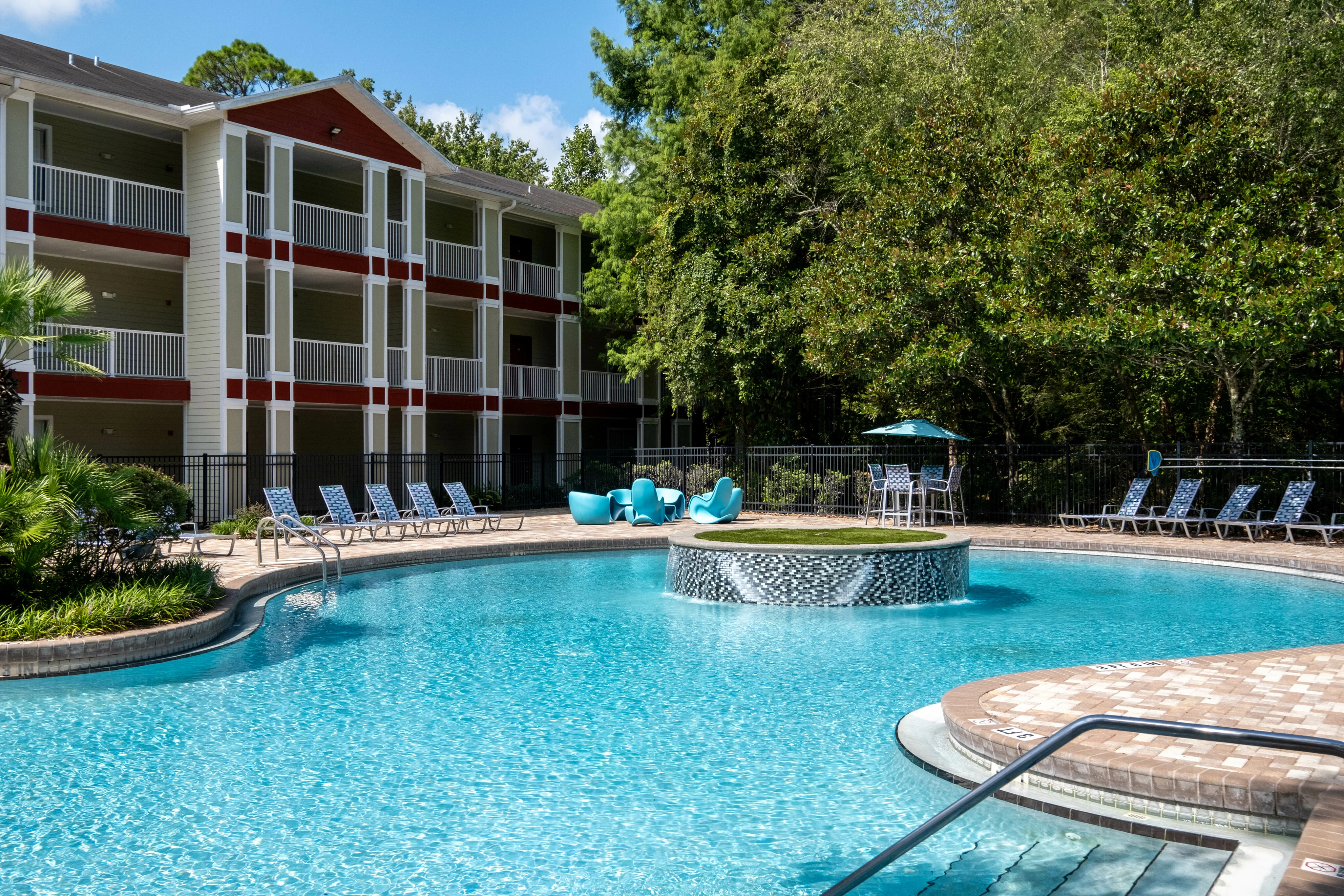 LUX13 Amenities